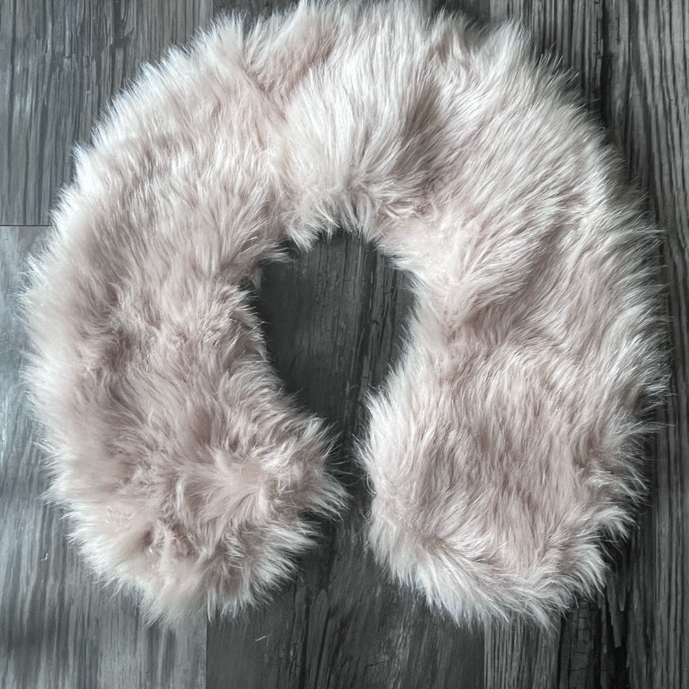 H&M Light Pink Faux Fur Scarf
